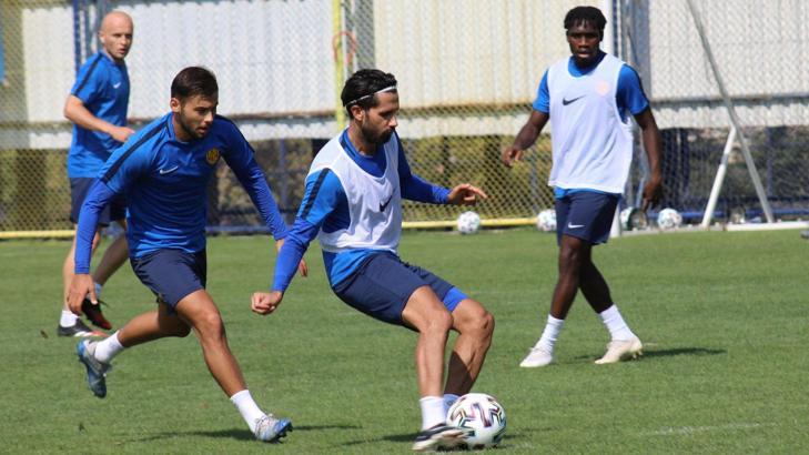 Ankaragücü'nün yeni transferi Alper Potuk, ilk antrenmanına çıktı