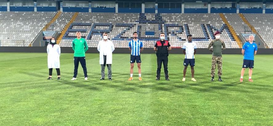 Erzurumspor yeni sezon formalarını polis, jandarma ve sağlık ekiplerine hediye ederek tanıttı
