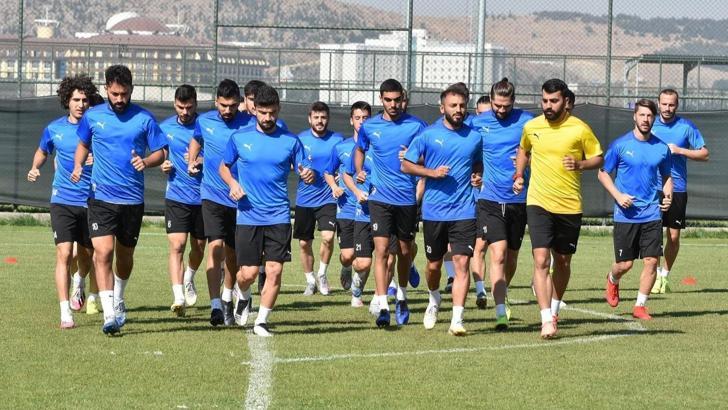 Manisa FK'da kamp bitti