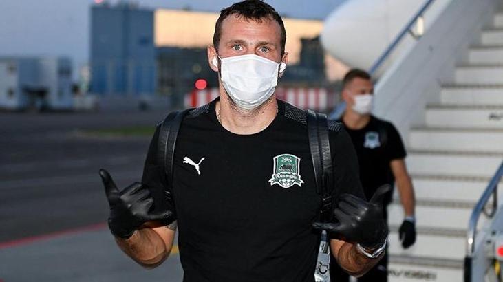 Rusya'da 7 futbolcuda Covid-19 tespit edildi, maç ertelendi