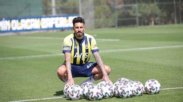 Fenerbahçe'nin yeni transferi Jose Sosa şova başladı