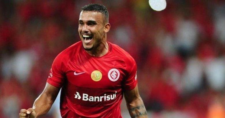 Son dakika | Trabzonspor'da sağ kanada 2 aday!