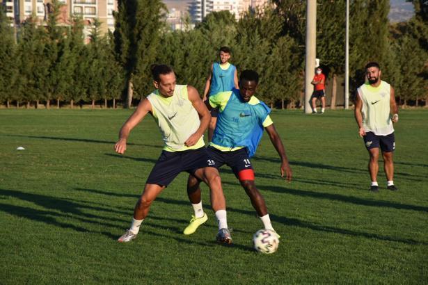 Akhisarspor'da kan kaybı sürüyor