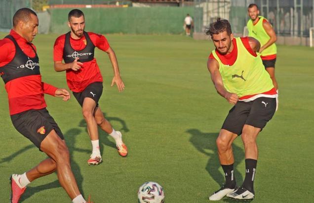 Göztepe'de koronavirüse yakalanan futbolcunun son 3 testi negatif çıktı