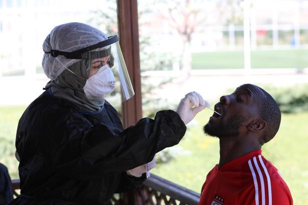 Sivasspor'a 7. kez corona virüs testi yapıldı