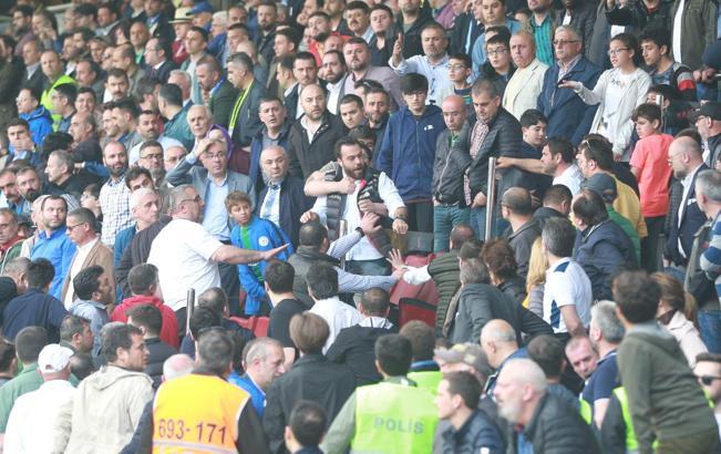 Abdurrahim Albayrak ile Çaykur Rizespor tribünü arasında gerilim