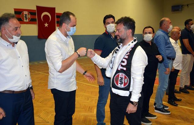 Turgutluspor'da yeni yönetim, görev dağılımını yaptı