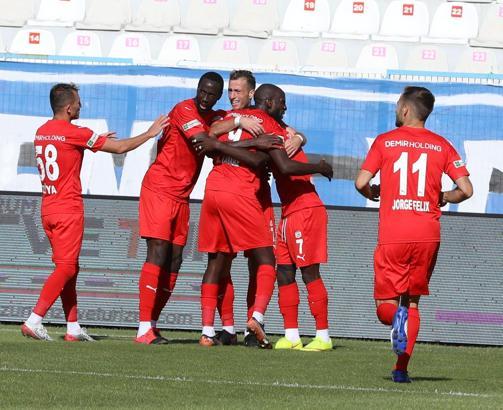 Rıza Çalımbay'dan takıma galibiyet izini