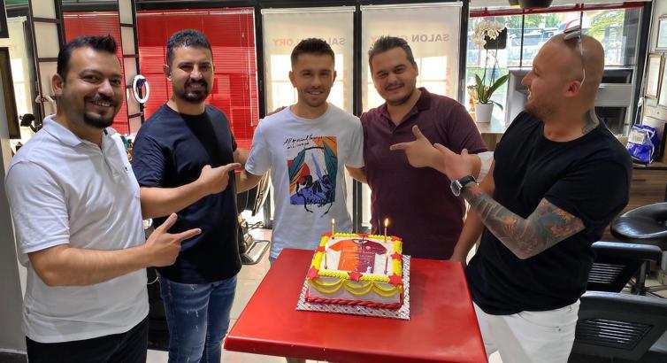 Doğum gününde 54 numara sürpriz!