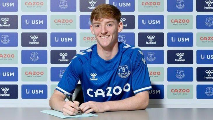 Everton'dan genç futbolcu Anthony Gordon'a 5 yıllık sözleşme