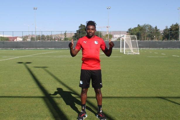 Erzurumspor'da yeni transfer Petrus Boumal, takımdan ayrı çalıştı