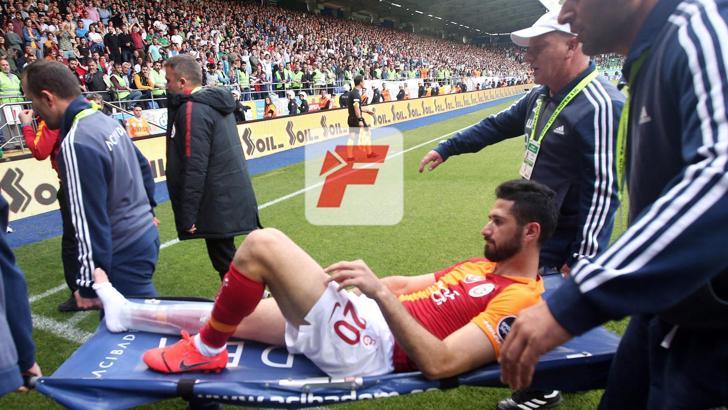 Galatasaray'da Emre Akbaba şoku! Ayağı kırıldı...