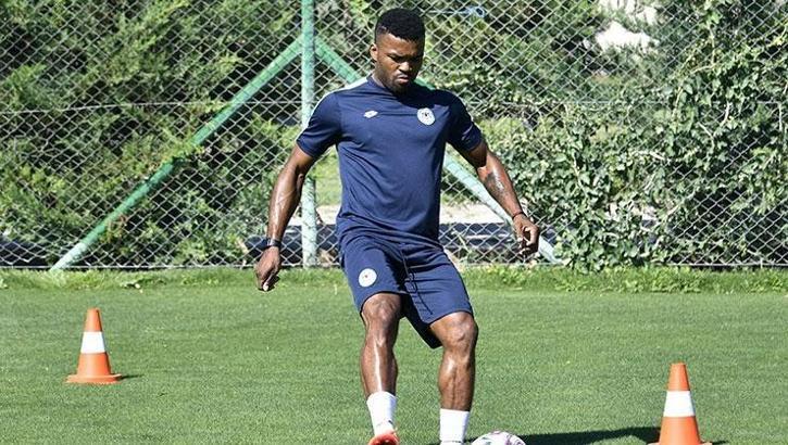 Konyaspor'da Eduok takımdan ayrı çalışıyor
