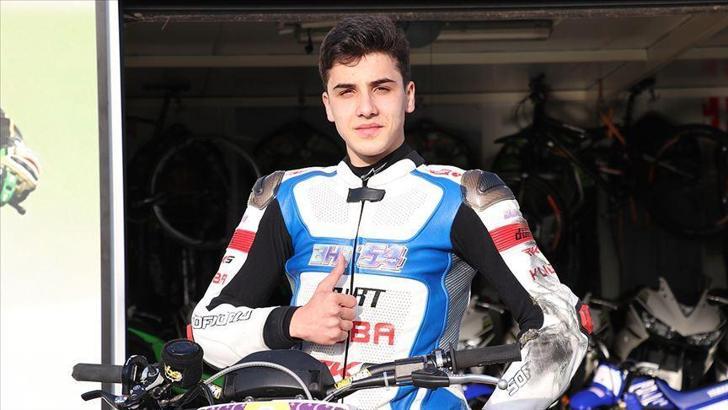 Bahattin Sofuoğlu, Dünya Supersport 300 Şampiyonası'nda kaza yaparak yarışı bitiremedi