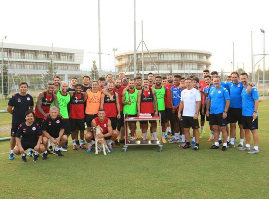 Antalyaspor'da Ufuk Akyol'un doğum günü kutlandı