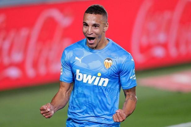 Leeds United, Rodrigo'yu transfer etti