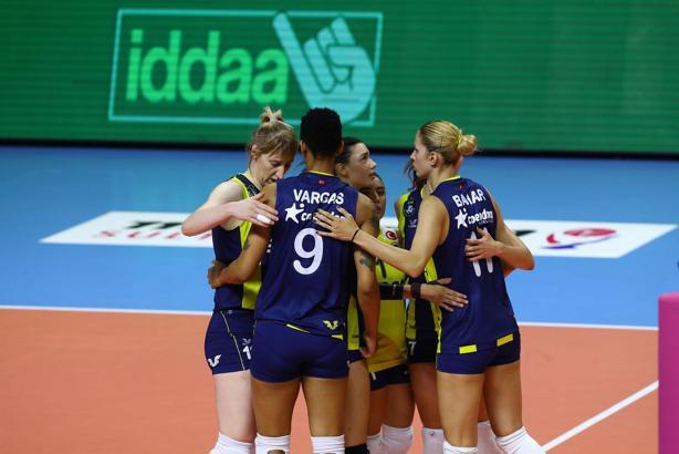 Fenerbahçe Opet derbide Beşiktaş'ı 3-0 yendi