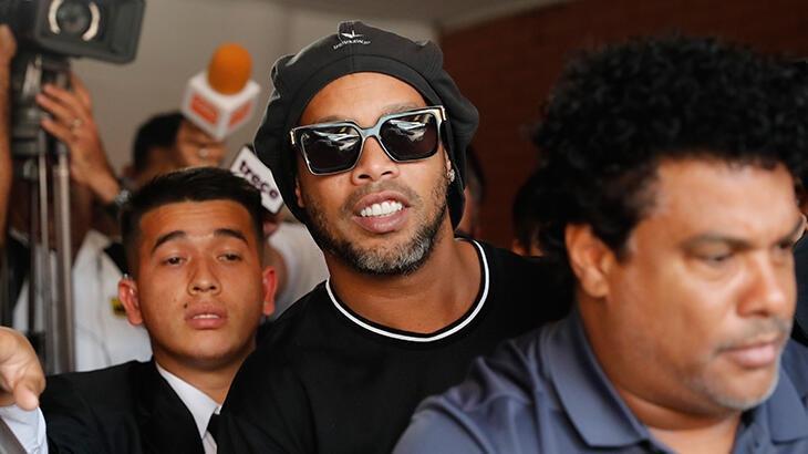 Sahte pasaport taşıyan Ronaldinho serbest kaldı