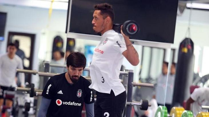 Beşiktaş'a Adriano müjdesi