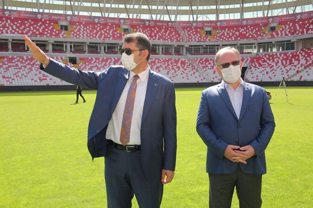 Sivas Valisi Ayhan, Türkiye-Macaristan maçı öncesi Yeni 4 Eylül Stadı'nı inceledi