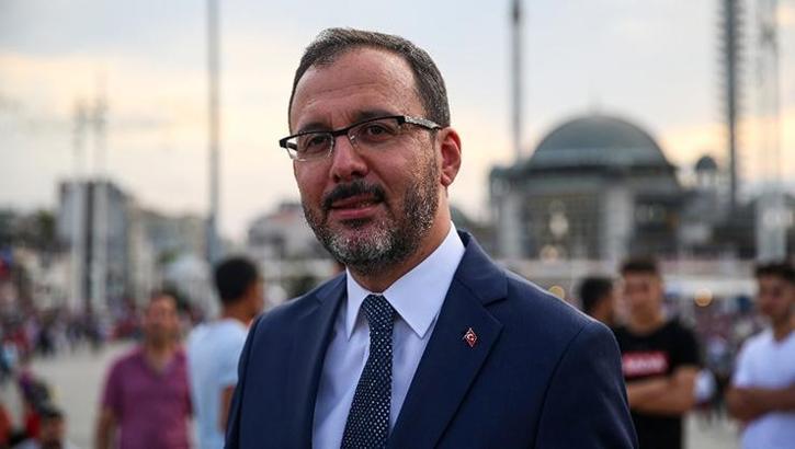 Bakan Kasapoğlu'ndan milli güreşçilere tebrik mesajı