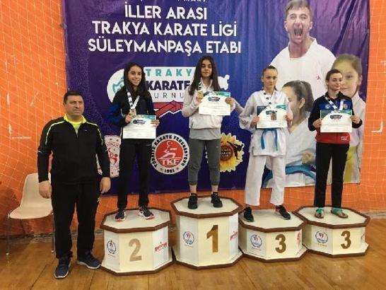 Bursa Büyükşehir Belediyesporlu karatecilerden 9 madalya