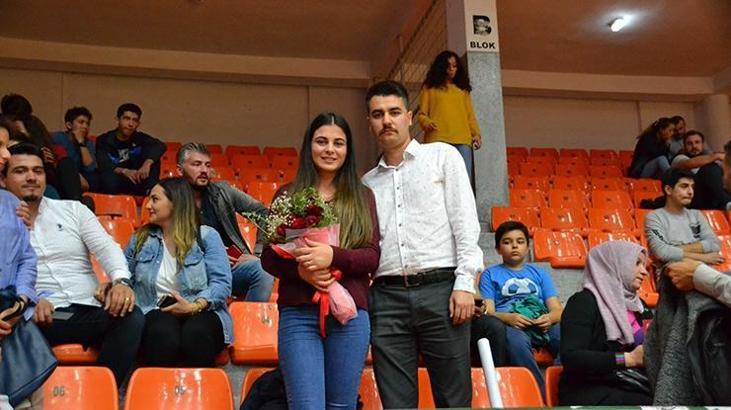 Banvit maçında evlenme teklif etti!