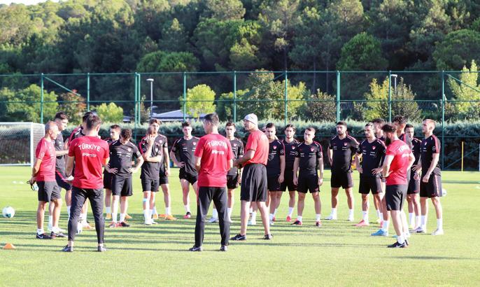 Ümit Milli Futbol Takımı'nda 3 oyuncu aday kadrodan çıkarıldı