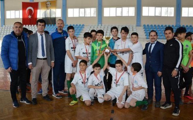 Şampiyonlar kupalarını aldı