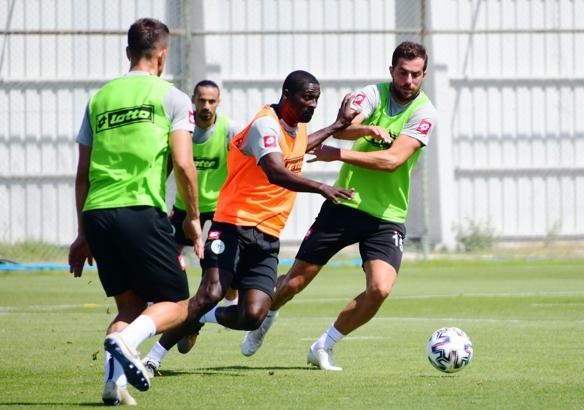 Konyaspor günü tek antrenmanla geçirdi
