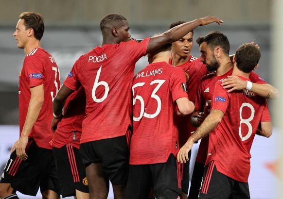 Manchester United Bruno Fernandes'in penaltısıyla yarı finalde