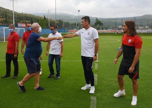 Seyit Mehmet Özkan: Yabancı oyuncu alıp şampiyonluğa oynamak kolay...