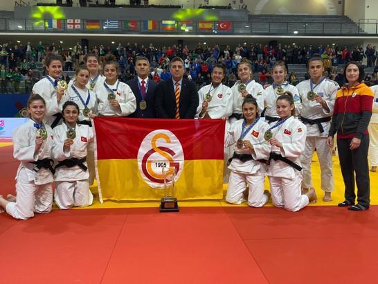 Galatasaray'dan kadın sporculara destek