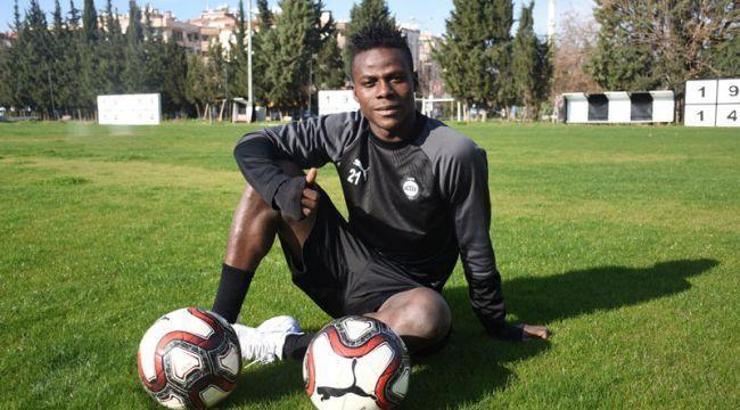 Menemenspor, İbrahim Alhassan Adamu ile anlaştı