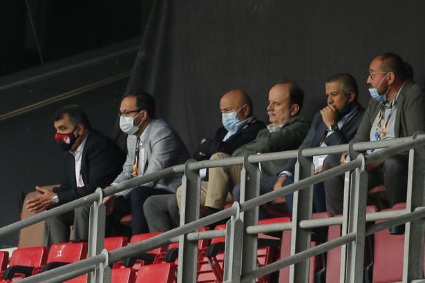 Bakan Kasapoğlu ve Nihat Özdemir, Başakşehir'i yalnız bırakmadı