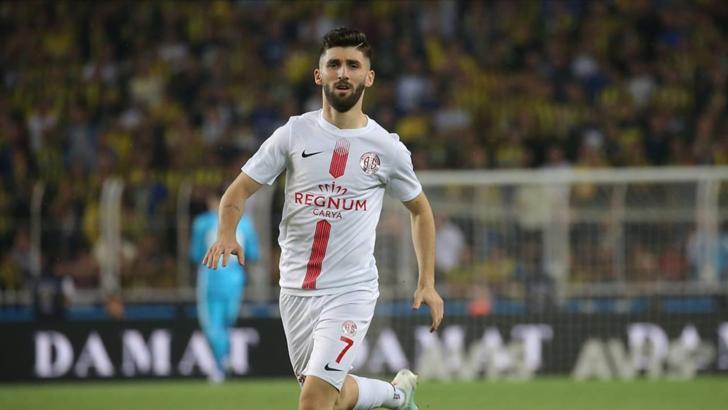 Antalyaspor'un genç futbolcusu Doğukan Sinik, Fenerbahçe yolunda