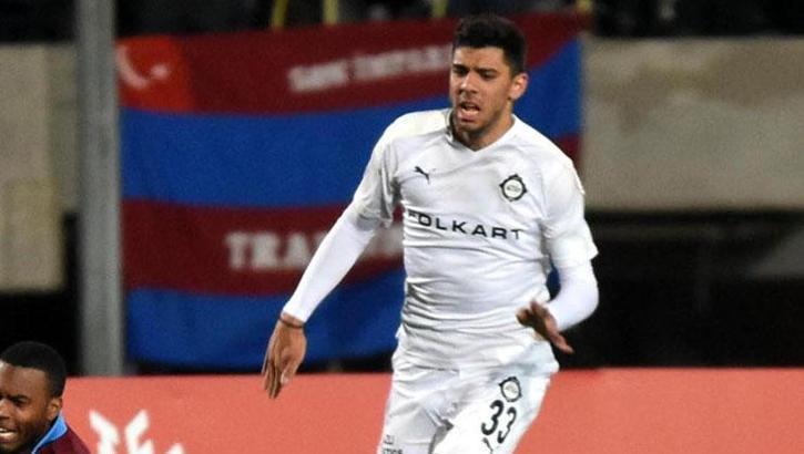 TFF 1. Lig'den Fransa'ya gitti! Cenk Özkaçar Lyon'la 5 yıllık sözleşme imzaladı