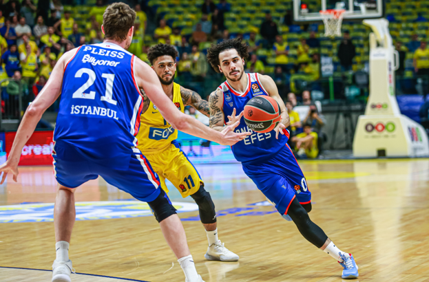 Anadolu Efes son topta teslim