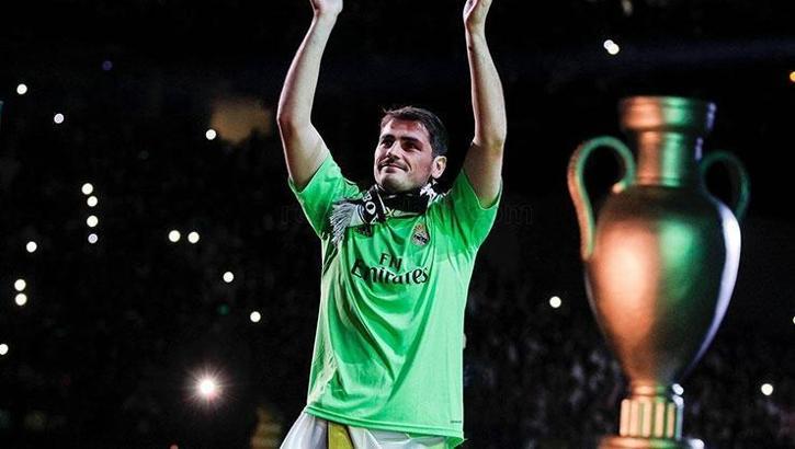 Efsane İspanyol kaleci Casillas 39 yaşında futbolu bıraktı