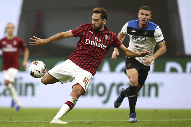 Milli futbolcu Hakan Çalhanoğlu, Milan'ı taşıdı!