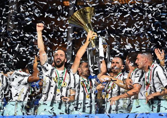 Serie A şampiyonu Juventus kupasına kavuştu!