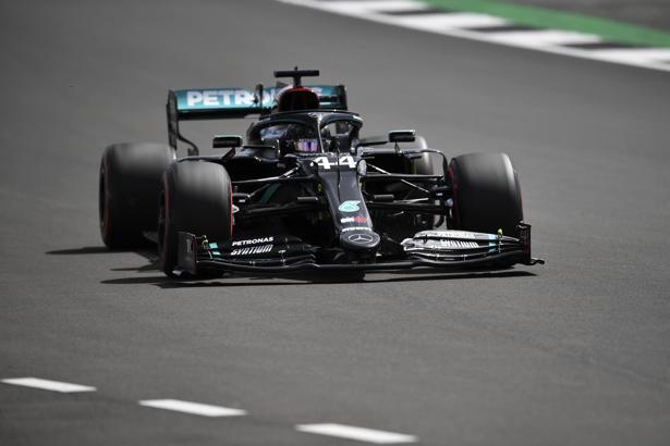 Büyük Britanya'da pole pozisyonu Hamilton'ın