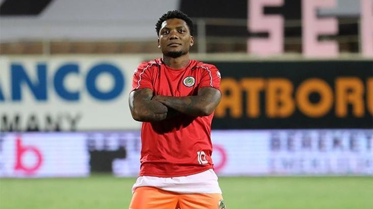 Junior Fernandes imzaya kaldı