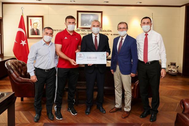 Denizli'de Zolan'dan Avrupa Şampiyonu Karadeniz'e 50 bin TL ödül