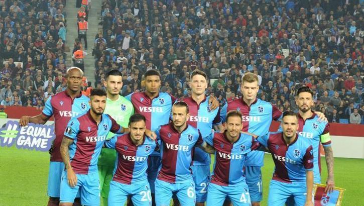 13 futbolcu ilk kupa için...
