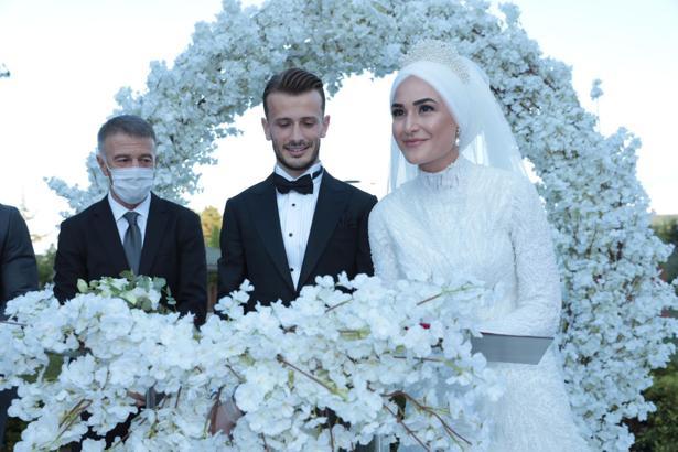 Trabzonsporlu futbolcu Abdulkadir Parmak'ın mutlu günü