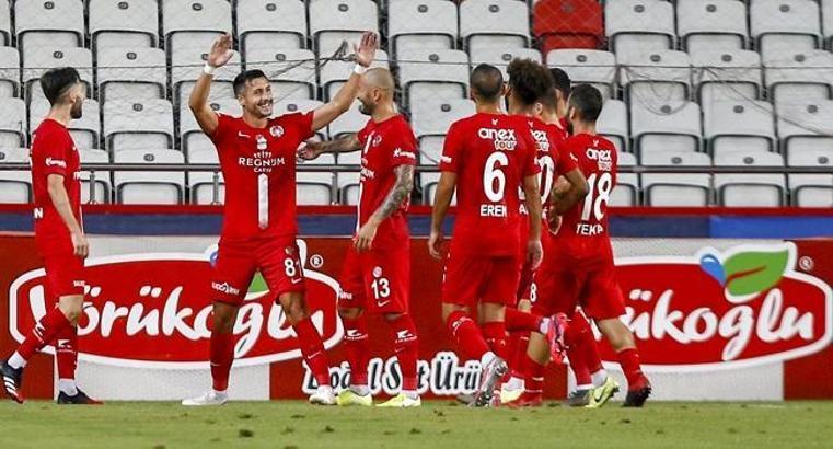 Antalyaspor, kötü başladığı sezonu iki kulüp rekoruyla tamamladı