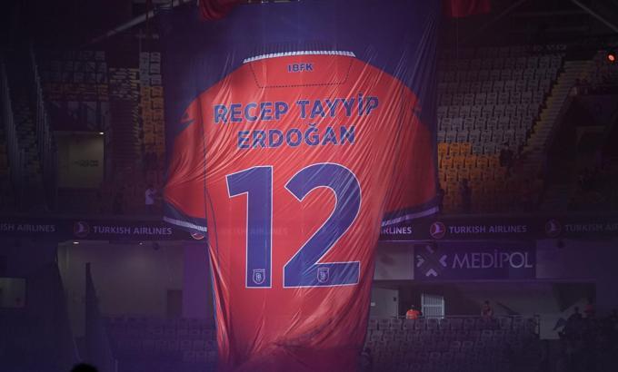 Cumhurbaşkanı Erdoğan'ın giydiği 12 numaralı forma emekli edildi