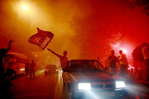 Fatih Karagümrük'te 36 yıl sonra Süper Lig'e yükselmenin sevinci