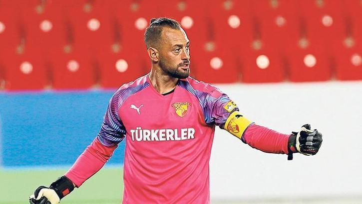 Göztepe'den Beto geçti! Deneyimli kaleci resmen ayrıldı